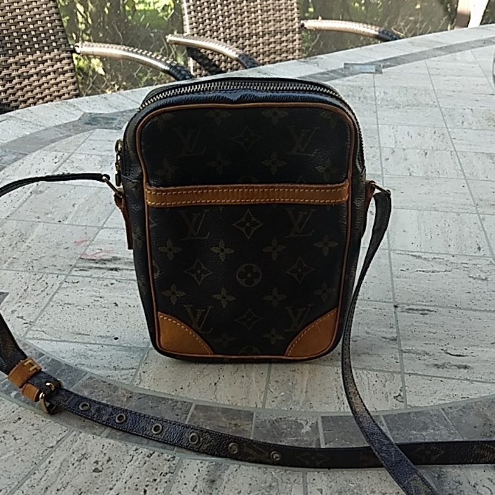Louis Vuitton Camera Amazon Monogram